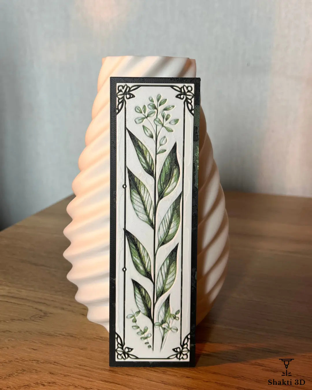 Lot vase torsadé & marque-pages élégance florale Shakti 3D