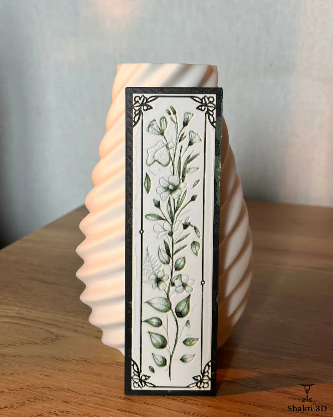 Lot vase torsadé & marque-pages élégance florale Shakti 3D