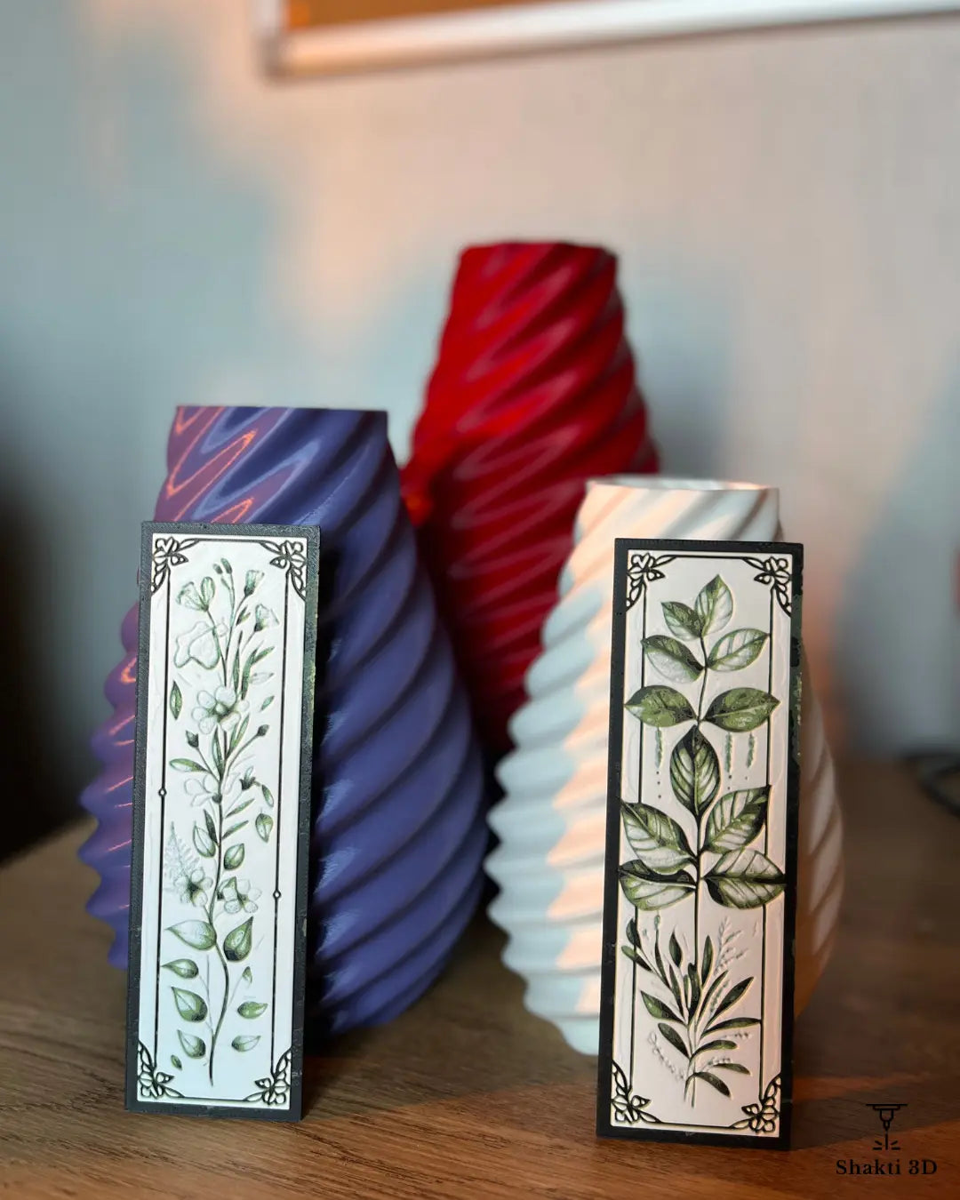 Lot vase torsadé & marque-pages élégance florale Shakti 3D
