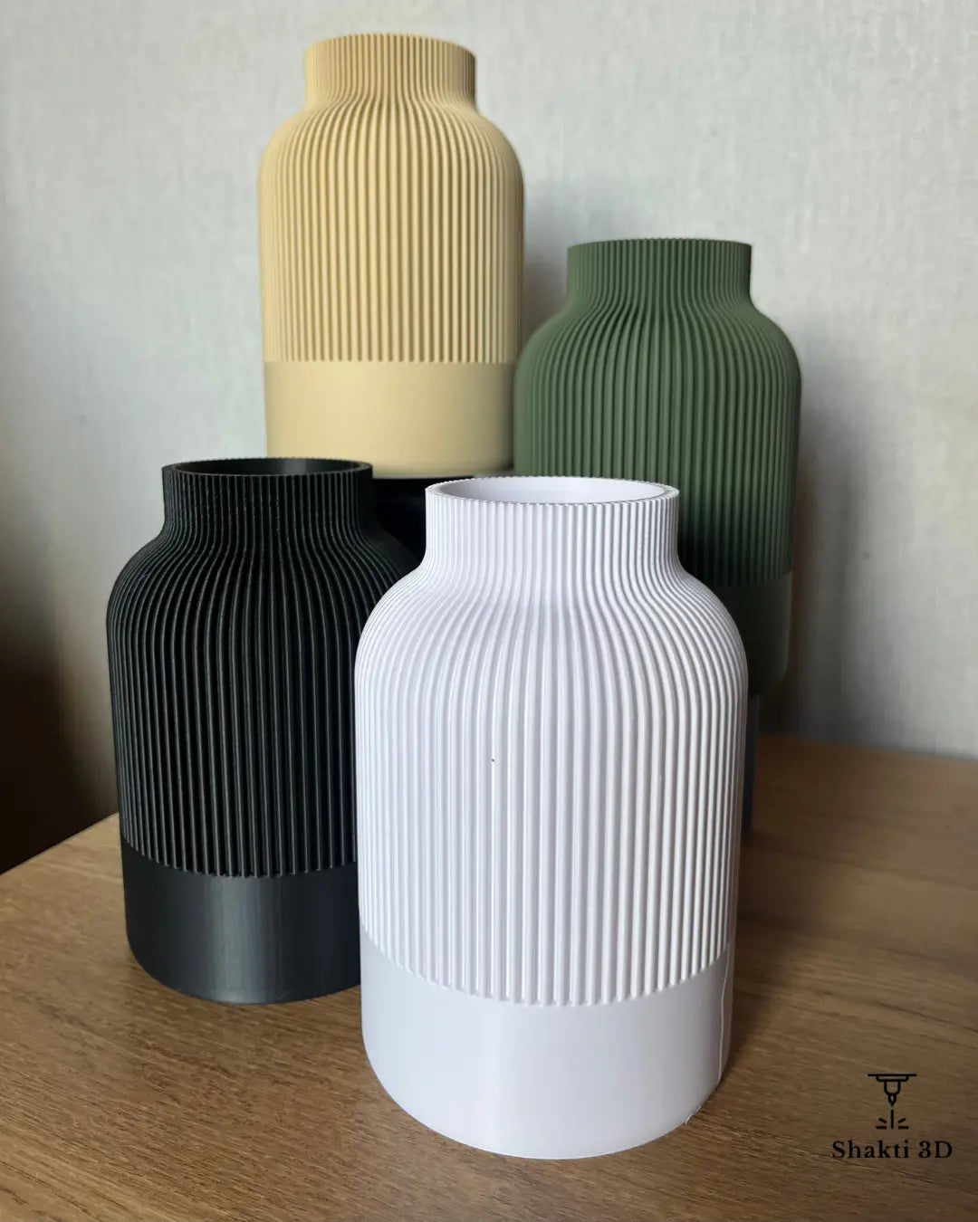 Collection de nos vases en 3D, alliant modernité et élégance. Découvrez des vases minimalistes, texturés et écoresponsables, parfaits pour sublimer votre intérieur avec des fleurs séchées ou fleures fraîches