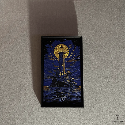 Tableau en relief 3D représentant un phare illuminé sous une lune dorée. Décoration murale artistique et lumineuse, idéale pour une ambiance marine et mystérieuse.