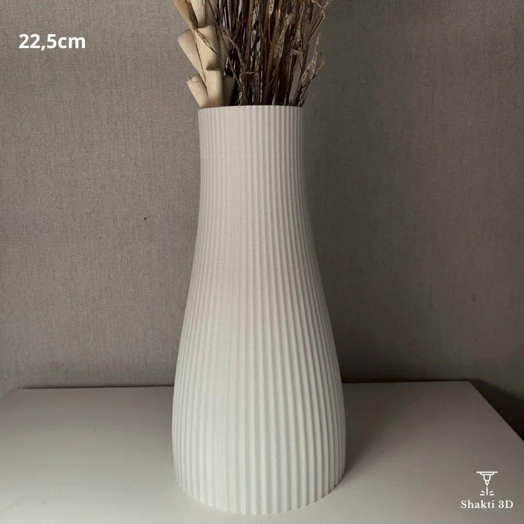 Vase décoratif blanc texturé, hauteur 22,5 cm. Design épuré et moderne, parfait pour habiller une table, une console ou une étagère.