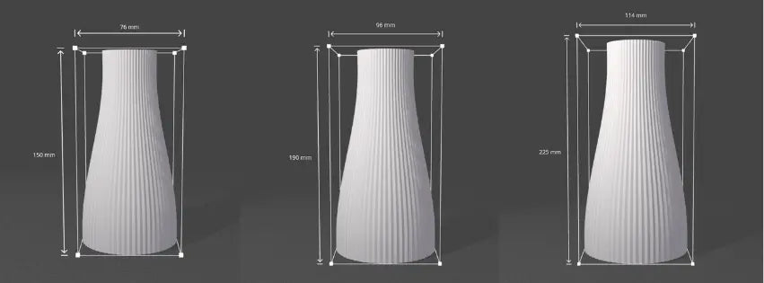 Vue 3D des vases design striés en trois tailles (15 cm, 19 cm, 22,5 cm) avec dimensions exactes. Élégance et modernité pour tout type d’intérieur.